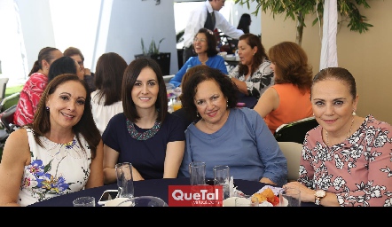  Leticia Castro, Patricia Díaz, Lidia y Lorena Guerra.