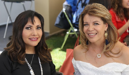  Rocío Morales y Cecilia Macías.