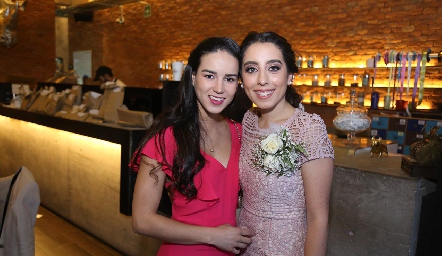 Sandra Villalobos y Fernanda Salazar.