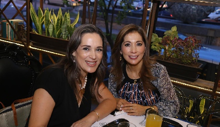 Marina y Cynthia Tapia.