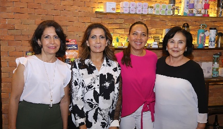 Belinda Carrera, Guadalupe Carrera, Ángeles Rodríguez y Lupita Castillo.