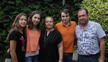  Familia Quijano Gutiérrez Romina, Montse, Güera, Fer y Mauricio.