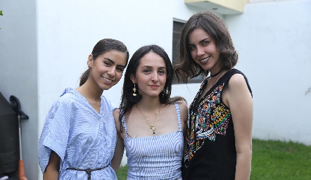  Montse Orozco, Daniela y Valeria Quijano.