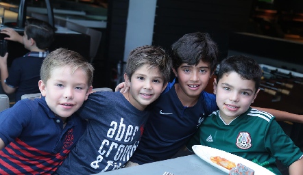  Philip, José Miguel, Joaquín y Emilio.