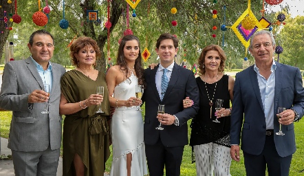  Los novios, con sus papás. Antonio Musa, María Eugenia Celis de Musa, Eugenia y Fernando, Irasema Medellín y Fernando Abud.