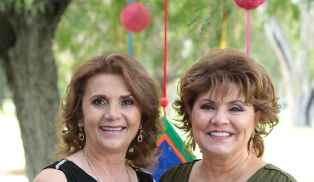  Las mamás de los novios, Irasema Medellín de Abud y María Eugenia Celis de Musa.