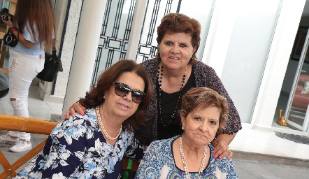  Pilar, Chayo y Angelita Celis.