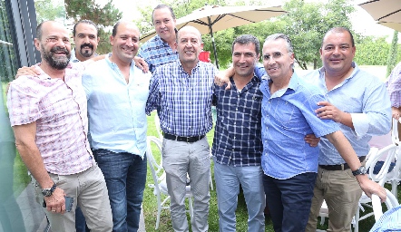  Renato, Claudio, Gabriel y Juan Carlos Valle, Miguel Abud, Héctor de la Rosa, Rafael Córdova y Óscar González.