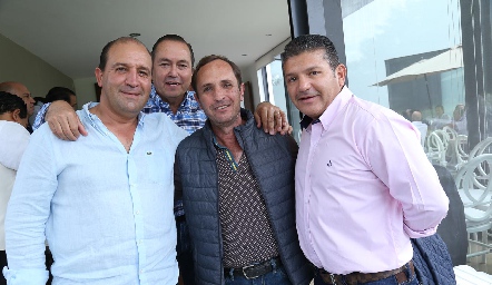  Gabriel, Juan Carlos y Antonio Valle con Gilberto González.