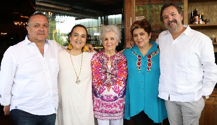  Eugenio, Elisa, Lily, Claudia y Guillermo Robles.