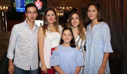  Memo, Luli, Melissa, Paulina y María Robles.