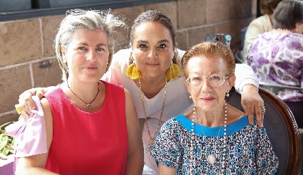  María José de Mendizábal, Elisa Robles y María Luisa Castillo.
