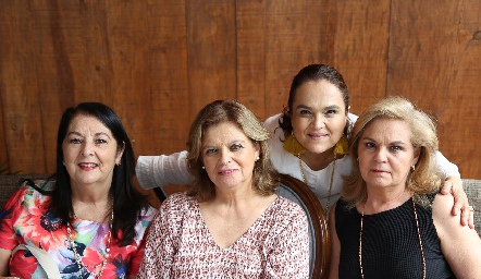  Rosario González, Ana Alvarado, Elisa Robles y Mary Carmen Ruiz.