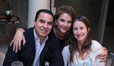  Mauricio García, Luzma Ruiz y María José Andrés.