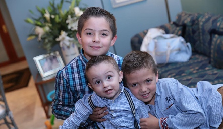  Diego, Santiago y Alejandro.