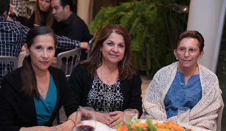  Lourdes Márquez, Margarita Márquez y Beatriz de Alba Pillado.