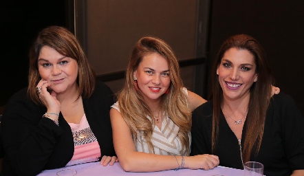  Gabriela García, Monserrat Torres y Alejandra Jiménez.