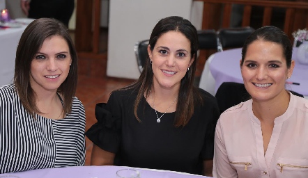  Adriana Gómez, Mariana González y Luisa López de Lara .