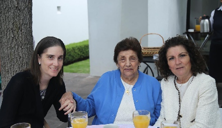  Patricia Ramírez, Ana Luisa de Torres y Patricia Torres.