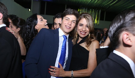  Rodrigo Rubio con su mamá.