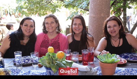  Sofía, Mónica, Gabriela y Reina Suárez.
