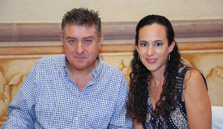  Carlos De Alba y Marcela Reynoso .