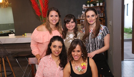   Maritere con sus amigas.