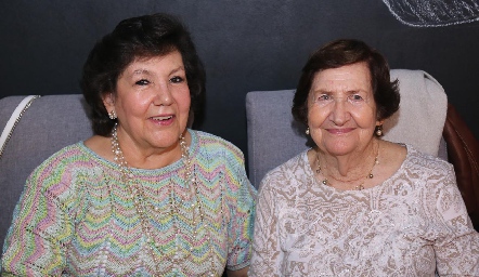  Cristina Muñoz y María Teresa Remolina.