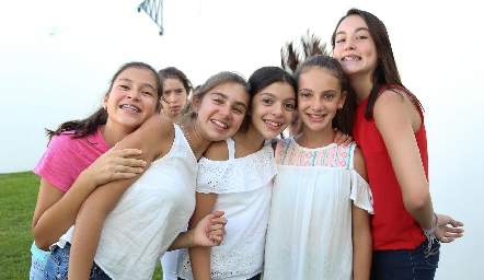  Camila, Andrea, Pau, Fer y Jimena .