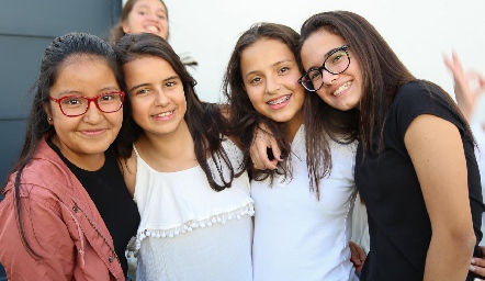  Frida, Andrea, Sofía y Valeria.