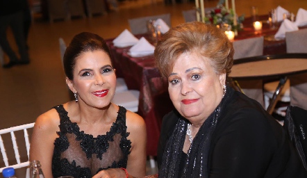  Mónica Zarate y Lupita Araiza.