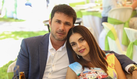  Edmundo Gerardo y Claudia Leal.