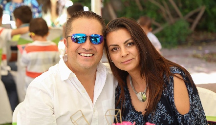  Alejandro Pérez y Lorena Mendoza.
