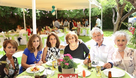  Mary Lupe Espinosa, Irma Leal, Amparo Rosillo, Lety Leal, Luis Leal y Valeria de Leal .