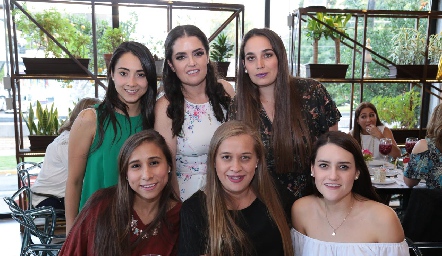  Gretel Gouyonnet, Isabel, Daniela Gómez, Renata Vega, Paulina Vega y Andrea Parra.