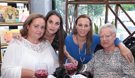  María del Carmen Cuétara, Daniela Gómez, Maribel Cuétara y María de la Luz Sainz de Cuétara.