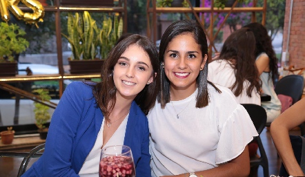  Paulina Bernal y Elena de la Garza.