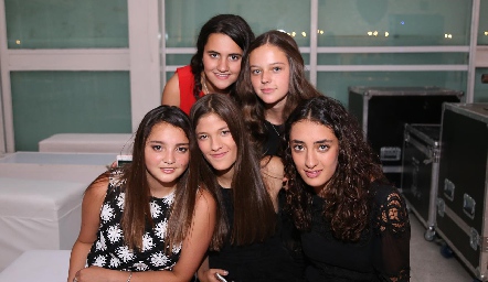  María Emilia Cohen, Dana Fernández, Fer Arriaga, Loretta Abud y Luciana Abud.