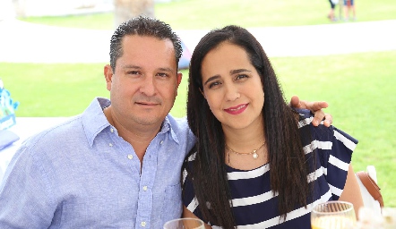  Humberto Moreno y Verónica Vallejo.