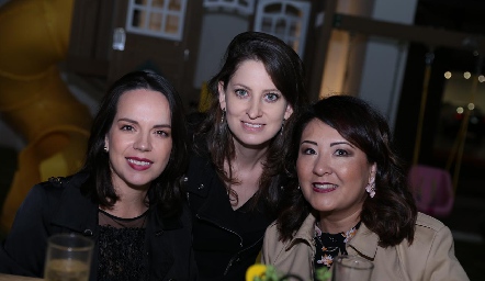  Daniela Camacho, Sandra Motilla y Namiko Susuda.