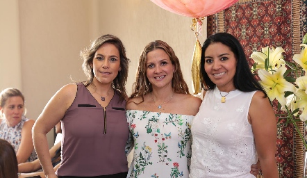  Michelle Zarur, Aurora Irigoyen y Jessica Torres.