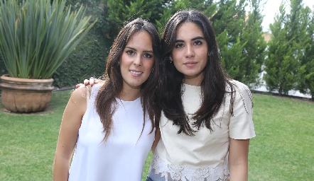  Clau Antunes y Mariana Rodríguez.