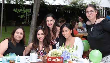  Martha, Verónica y Karla Luquín, Ana Laura Díaz y Samara Luquín.