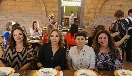  Paulina Gordoa, Alejandra Gordoa, Cristina Zavala y Mónica Gordoa.