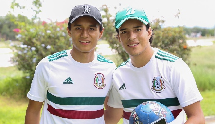  Daniel Soto y Enrique Romero.