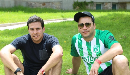  Adrián López y Guillermo Arreola .