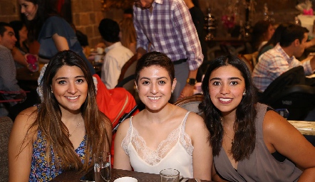  Pili Villanueva, Fer García y Sofía Faz.