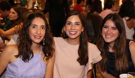  Mariza Espínolo, Sofía Balbontín y Ana Paula de la Rosa .