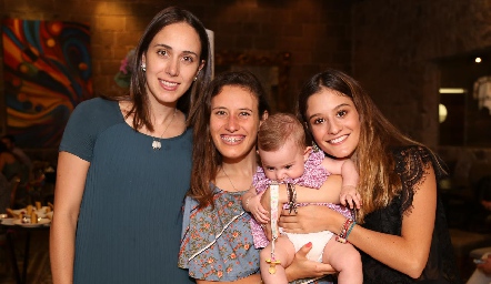  Begoña Del Valle, Luly Medina y Sofía Medina .