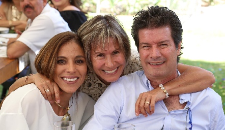  Paola Ocampo, Maricarmen y Félix Andrés.